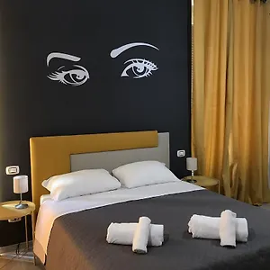 https://sensation-house.it-romehotels.com